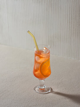 An Aperol spritz with ice and an orange slice