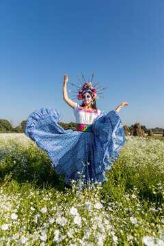 Model dressed as a traditional Mexican catrina