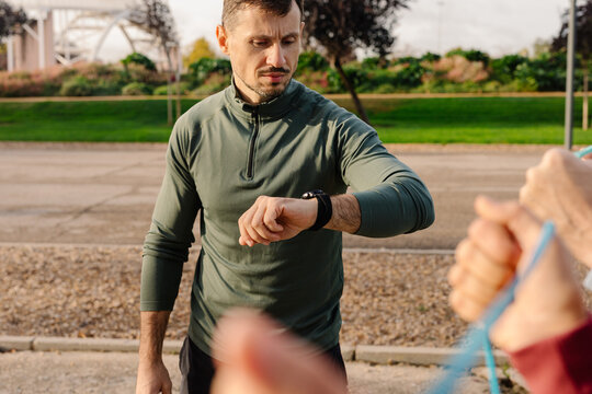 Coach tracks the activity of an active older couple with a smartwatch