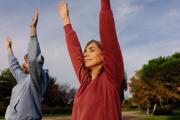 Couple engages in functional exercises during outdoor training session
