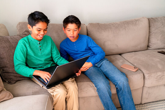 kids sitting with laptop