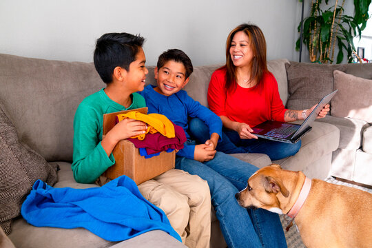 family shopping online together