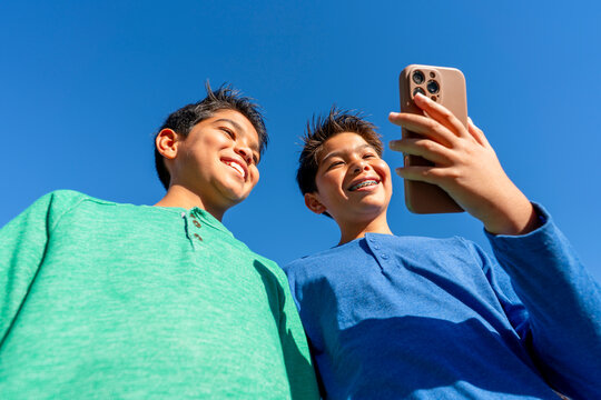 holding mobile phone sky