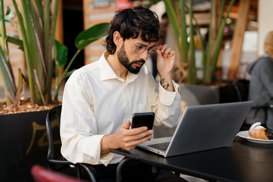 A man working with his laptop in a cafe