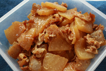 豚肉と大根とこんにゃくの味噌煮