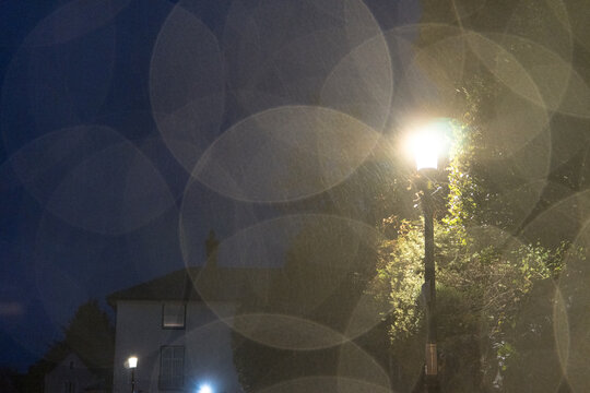 Steet light and rain on a winters night
