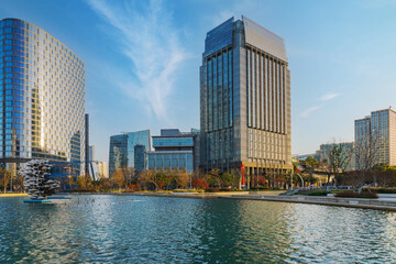 Obraz premium The skyline of modern urban architecture and the scenery of Jinji Lake in Suzhou, Jiangsu Province, China, on December 8, 2025 