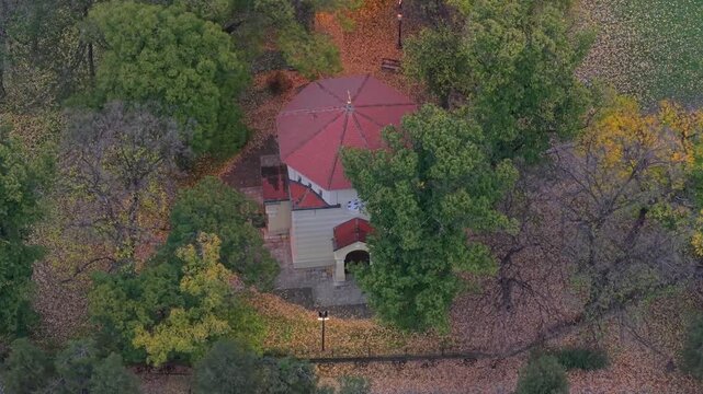 Top-down orbiting drone footage capturing the Skull Tower (Ćele Kula) in Ni&scaron;, highlighting the historic monument from above with smooth circular motion.