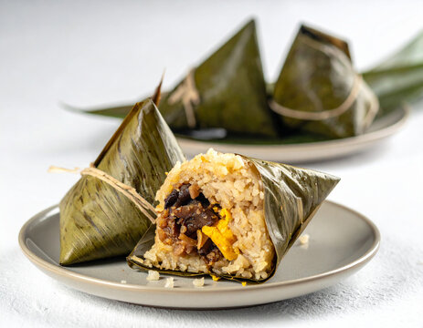 Homemade Bakcang Klasik  Isi Melimpah, Aroma Daun Bambu