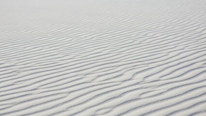 Obraz premium Serene sand dunes with wavy patterns in desert landscape