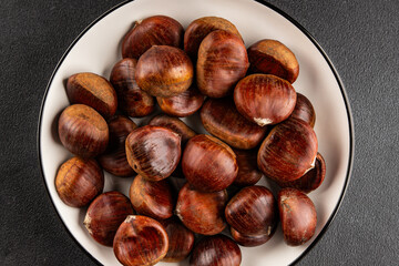 Obraz premium Edible chestnuts delicious treat tasty snack fresh gourmet food background on table rustic food top view copy space