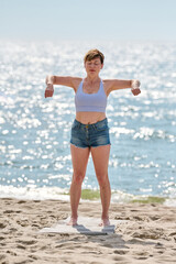 Obraz premium Young woman practicing yoga exercise with mindfulness on Baltic Sea beach