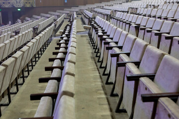 Obraz premium An empty concert hall with light-colored seats