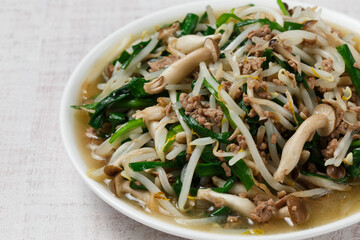 もやしとニラの炒め物