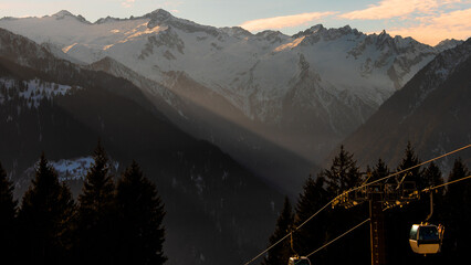 Ski lift in Pinzolo, Madonna di Campiglio, Italia. Winter ski resort in Alps mountains. © Юрий Крылов