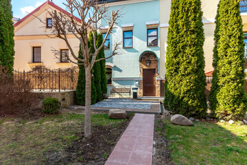 Cozy Residential Courtyard with Pathway and Evergreen Trees