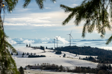 Winterliche Landschaft be Gersmbach mit Blick auf die schweizer Alpen