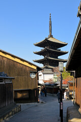 Obraz premium Gion District Street Scene with Yasaka Pagoda, Kyoto