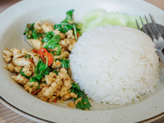 チキンのガパオライス　タイの伝統料理