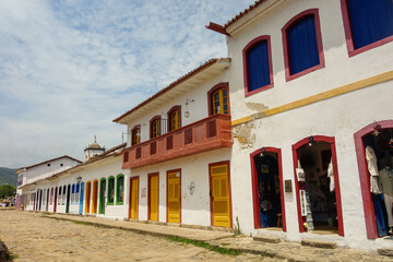 Fototapeta premium Paraty, RJ, Brazil - 10.29.2025: preserved ancient architecture with colored windows and balconies