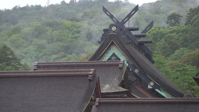 島根 雨の出雲大社 国宝御本殿