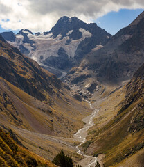 Panorama Les Bans, le glacier de la Pilatte et la vall&eacute;e du V&eacute;n&eacute;on dans le parc national des Ecrins
