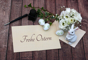 Osterkarte: Karte mit Ostereiern, Tintenfass, F&uuml;llfederhalter und Ostergr&uuml;&szlig;en. Frohe Ostern.