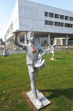 sculpture of a pioneer near the Lenin Museum in Ulyanovsk