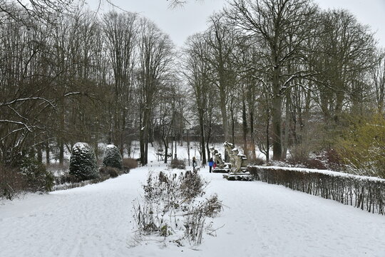 Le parc de la Dodaine sous la neige &agrave; Nivelles (Brabant Wallon)