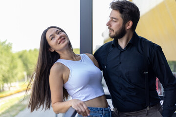 Naklejka premium Couple standing together outdoors and looking away.