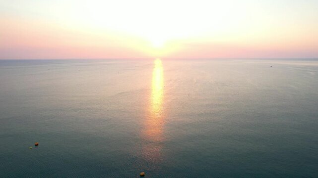 Lever de soleil sur la mer de Rhodes