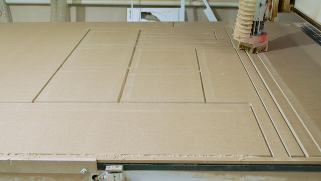 Cnc router machine cutting mdf board in factory