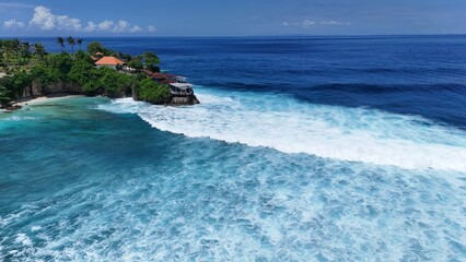 Mahana Point without surfers, just big Waves © Conceptstudio 88 