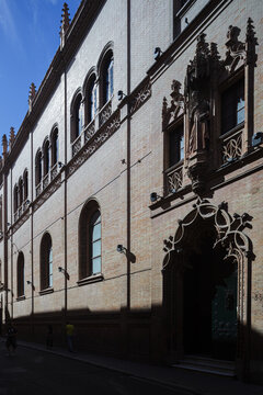 Los Luises Chapel, Seville: Anibal Gonzalez Neogothic Architecture