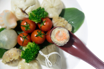 飲茶とミニトマトを盛り付け俯瞰