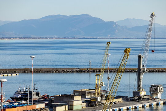 Le gru portuali del porto di Salerno (Campania , Italia)