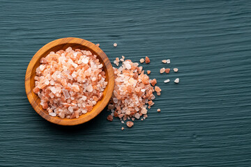 Pakistani red rock salt - Himalayan pink salt in wooden bowl