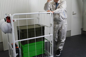 作業用着を着た若い男性　建設イメージ