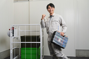 作業用着を着た若い男性　建設イメージ