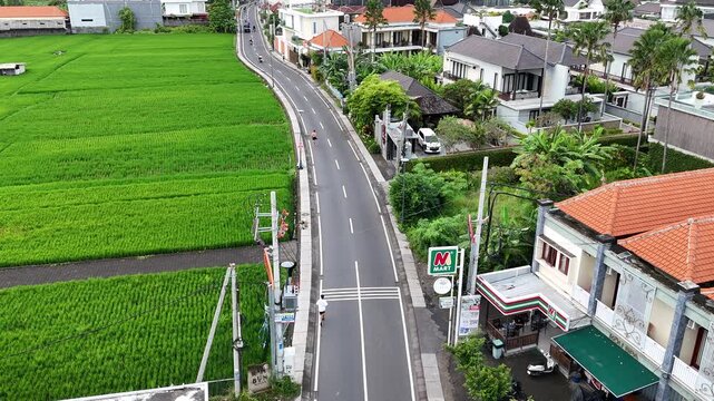 Bali Run club 2025 by Drone
bali run club 2025 by drone - one of the many famous run clubs organised in bali, especially in the canggu area. fit people, boys and girls, meet at 7am almost every day to