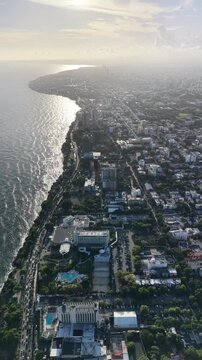 Para este tipo de tomas generales, es fundamental usar palabras clave que ayuden a los dise&ntilde;adores y editores a encontrarlas cuando buscan "relleno" (B-roll) o fondos para sus proyectos sobre el Carib