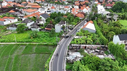 Bali Run club 2025 by Drone
bali run club 2025 by drone - one of the many famous run clubs organised in bali, especially in the canggu area. fit people, boys and girls, meet at 7am almost every day to