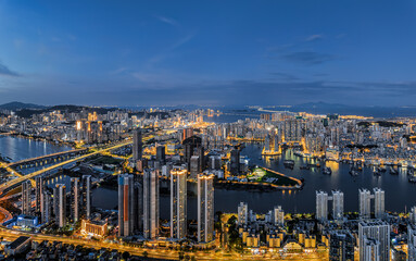 Naklejka premium Aerial view of the modern city skyline with illuminated buildings and bridges at night in Zhuhai, China.