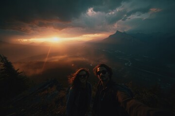 Capturing the Magic of Dusk: A Couple&rsquo;s Adventure in Nature&rsquo;s Embrace Under a Breathtaking Sunset