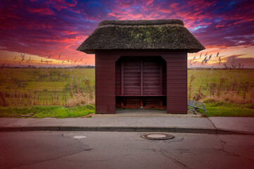Bushaltestelle an einer Landstra&szlig;e, Insel Sylt, Westerland, Schleswig-Holstein