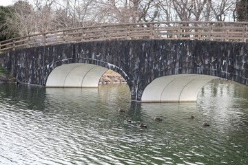 石橋のある公園　冬の風景