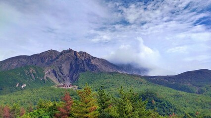 桜島と秋の青空が広がる雄大な絶景