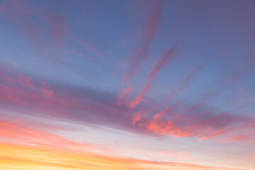 Obraz premium Sunset sky with amazng pink clouds no people