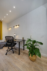 Pokój z biurkiem i łóżkiem - gabinet © arteffect.pl