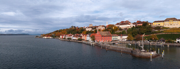 Panorama Meersburg am Bodensee im Herbst
